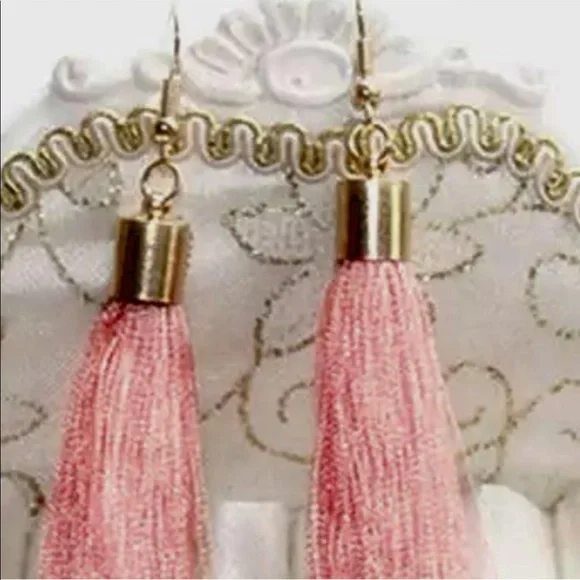 BLUSH THREAD TASSEL EARRINGS- NEW‎ - Picture 3 of 3